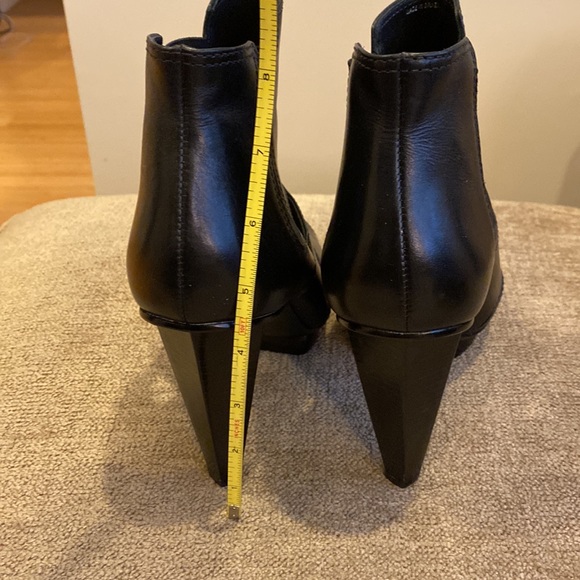 BCBG black heeled open toe 4 1/4 inch heel - Picture 4 of 6